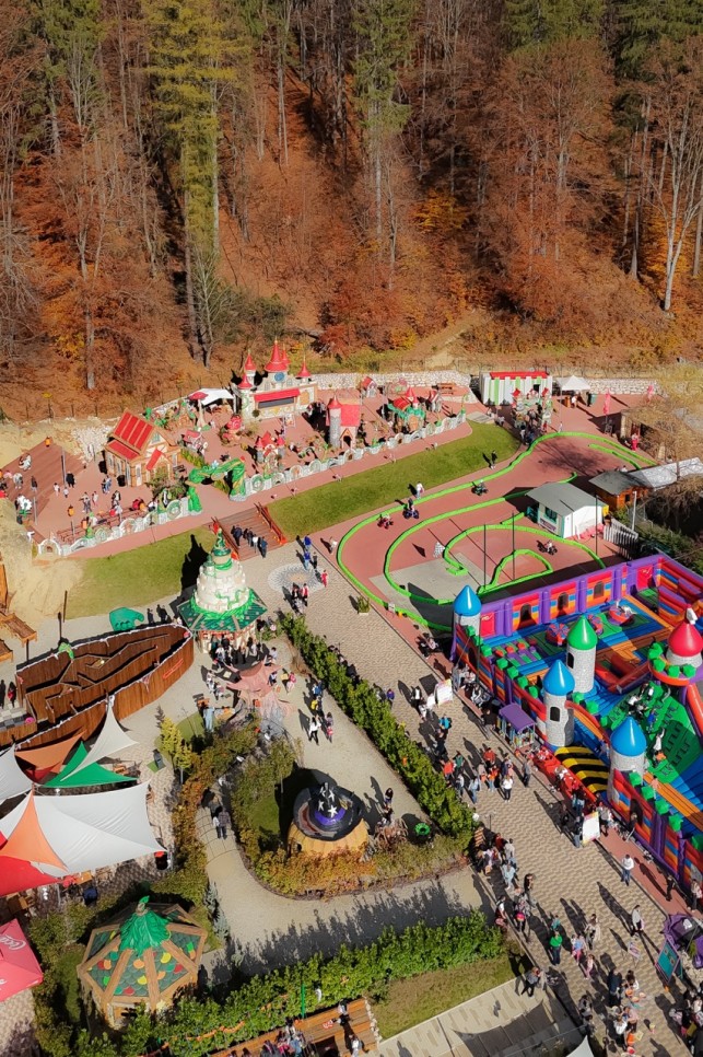 Experiențe magice dincolo de un parc tematic