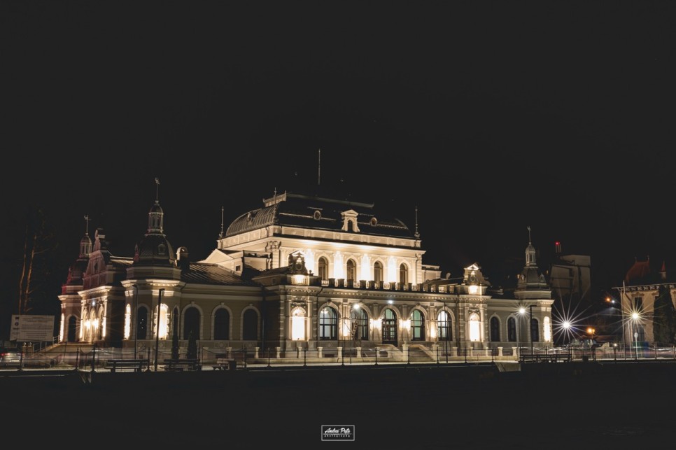 Între istorie și renaștere culturală