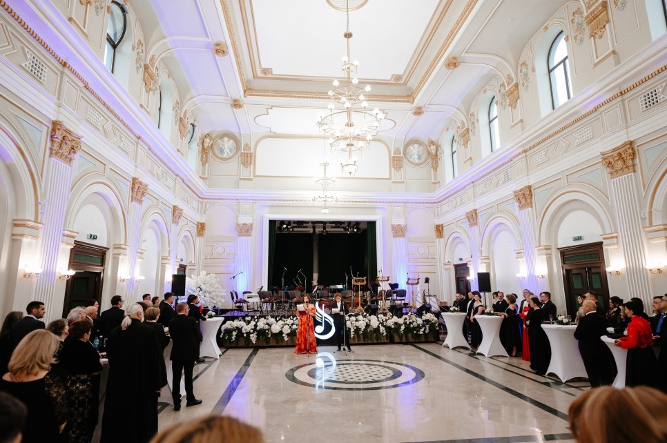 Între istorie și renaștere culturală